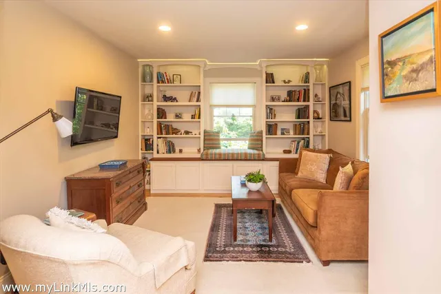 $1,615,000 | 27 Chapde Lane, Vineyard Haven, MA 02568