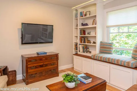 $1,615,000 | 27 Chapde Lane, Vineyard Haven, MA 02568