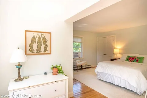 $1,615,000 | 27 Chapde Lane, Vineyard Haven, MA 02568