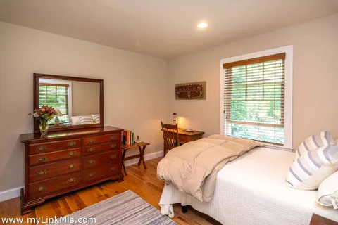 $1,615,000 | 27 Chapde Lane, Vineyard Haven, MA 02568