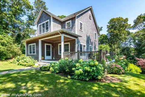 $1,615,000 | 27 Chapde Lane, Vineyard Haven, MA 02568