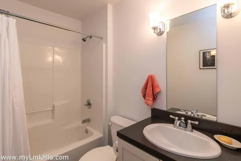 $1,615,000 | 27 Chapde Lane, Vineyard Haven, MA 02568