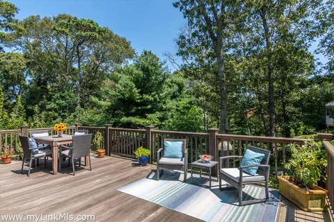 $1,615,000 | 27 Chapde Lane, Vineyard Haven, MA 02568