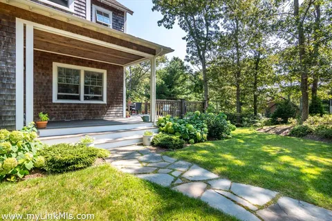 $1,615,000 | 27 Chapde Lane, Vineyard Haven, MA 02568