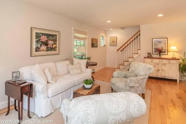 $1,615,000 | 27 Chapde Lane, Vineyard Haven, MA 02568