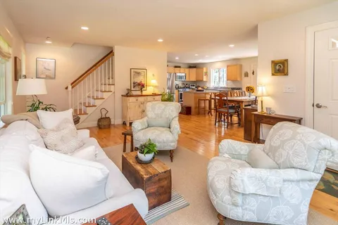 $1,615,000 | 27 Chapde Lane, Vineyard Haven, MA 02568