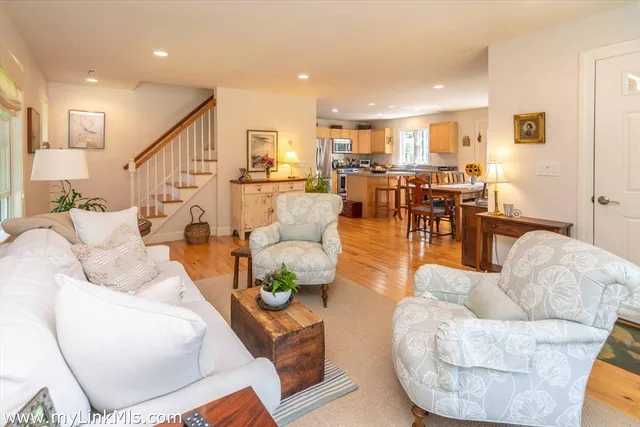 $1,615,000 | 27 Chapde Lane, Vineyard Haven, MA 02568