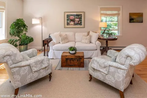 $1,615,000 | 27 Chapde Lane, Vineyard Haven, MA 02568