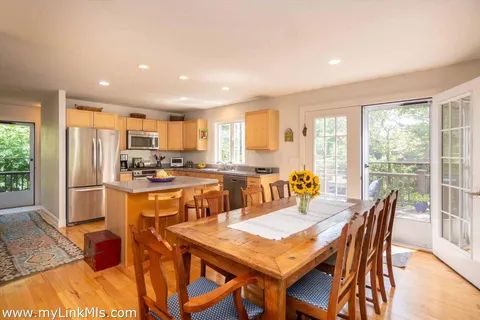 $1,615,000 | 27 Chapde Lane, Vineyard Haven, MA 02568