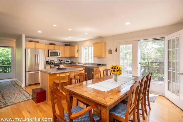 $1,615,000 | 27 Chapde Lane, Vineyard Haven, MA 02568