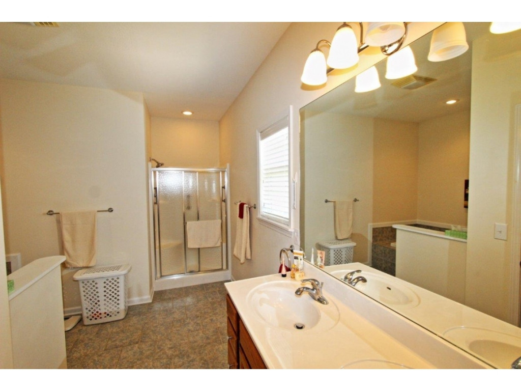 554 Sand Ridge Circle Jonesborough, TN 37659 - Photo 10 of 23 Master Bath 1