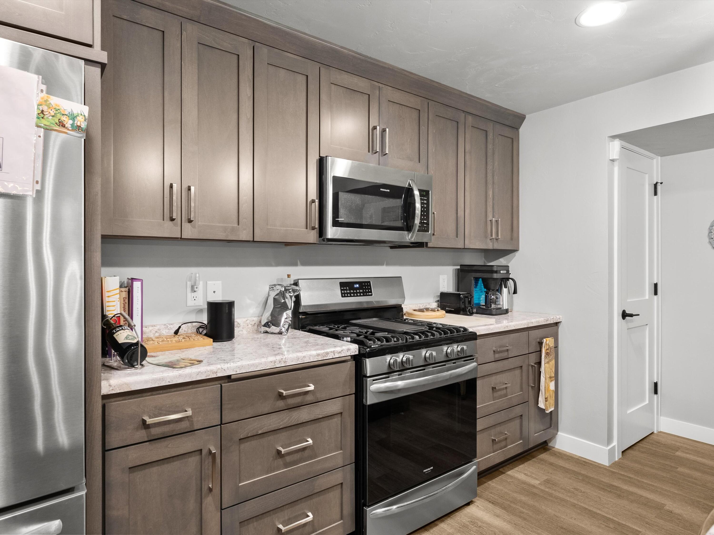 1625 Drusillas Way Howard, WI 54313 - Photo 11 of 43 36-036_2755681_00180