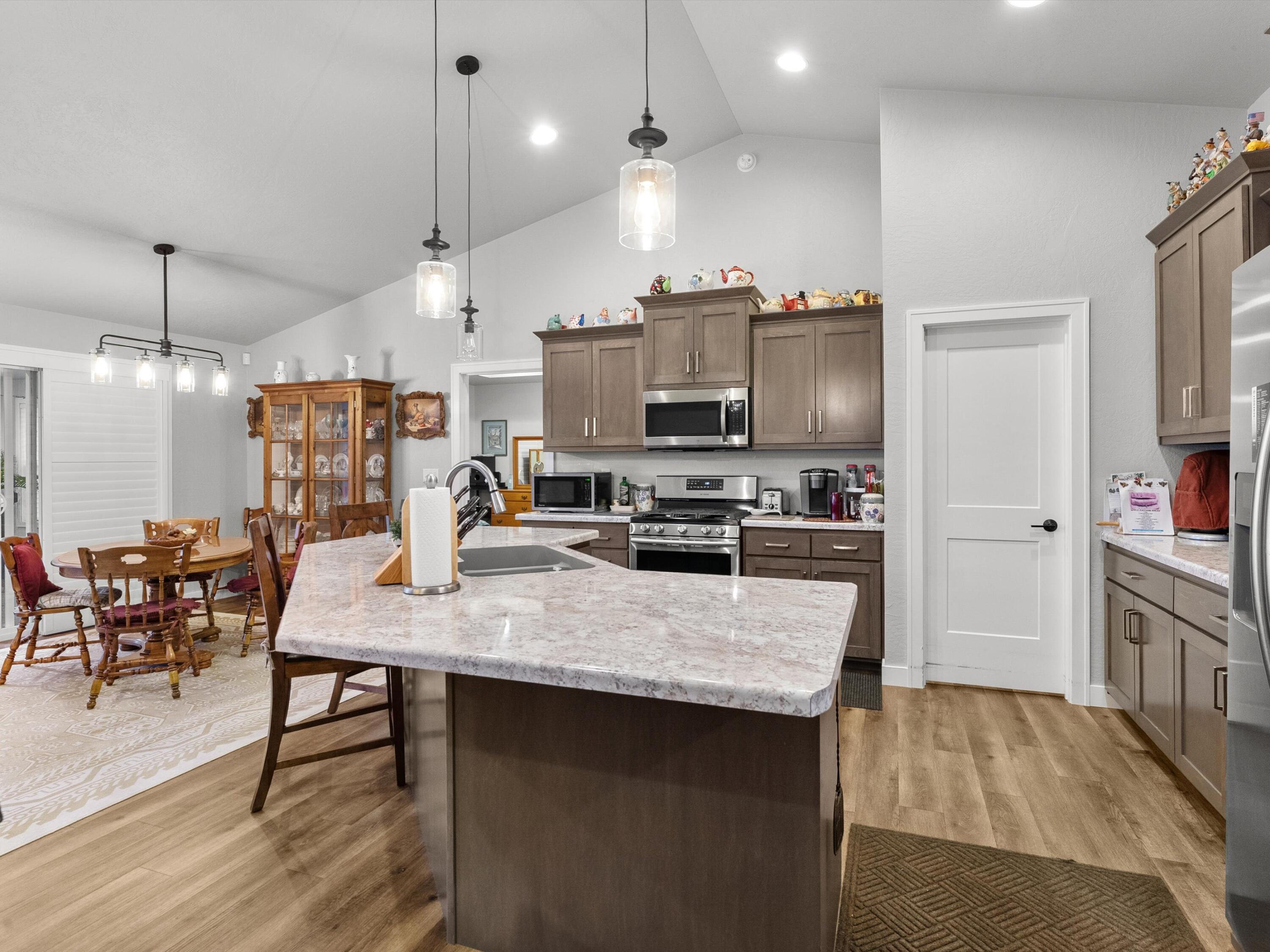 1625 Drusillas Way Howard, WI 54313 - Photo 7 of 43 15-015_2755681_00117