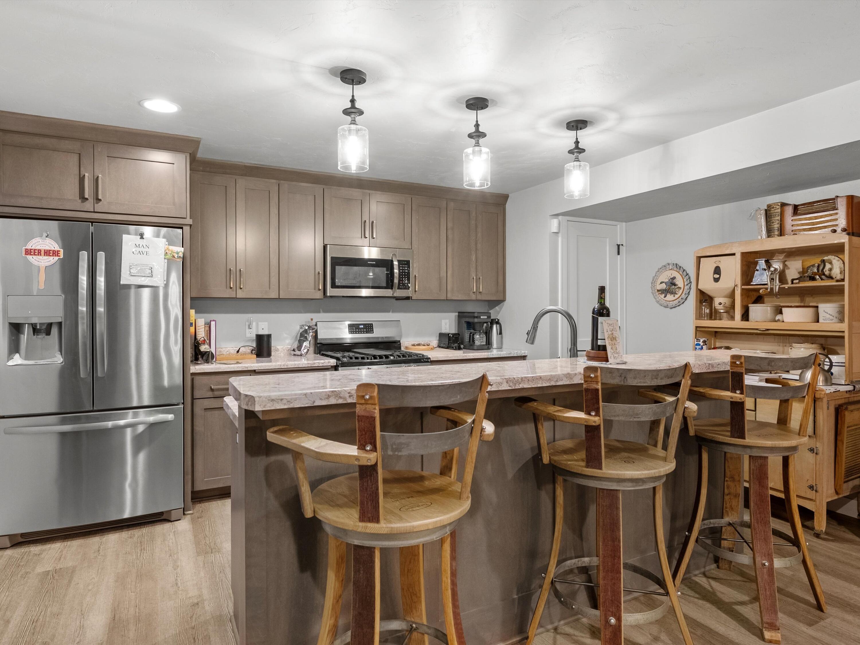 1625 Drusillas Way Howard, WI 54313 - Photo 10 of 43 35-035_2755681_00177