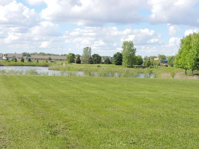 a view of an house with a yard