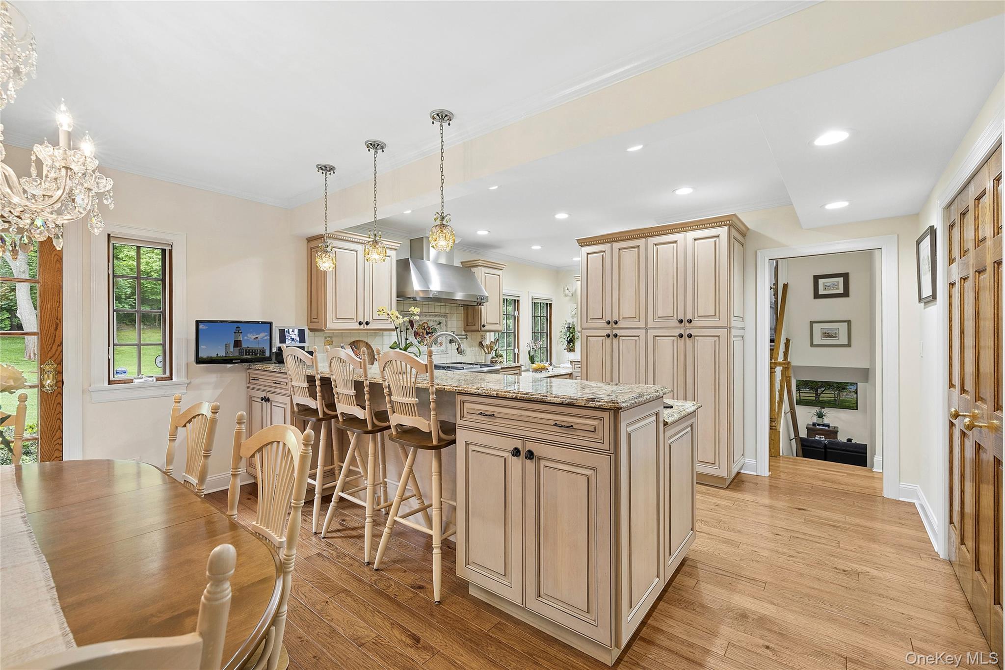 84 Luquer Road Manhasset, NY 11030 - Photo 7 of 30