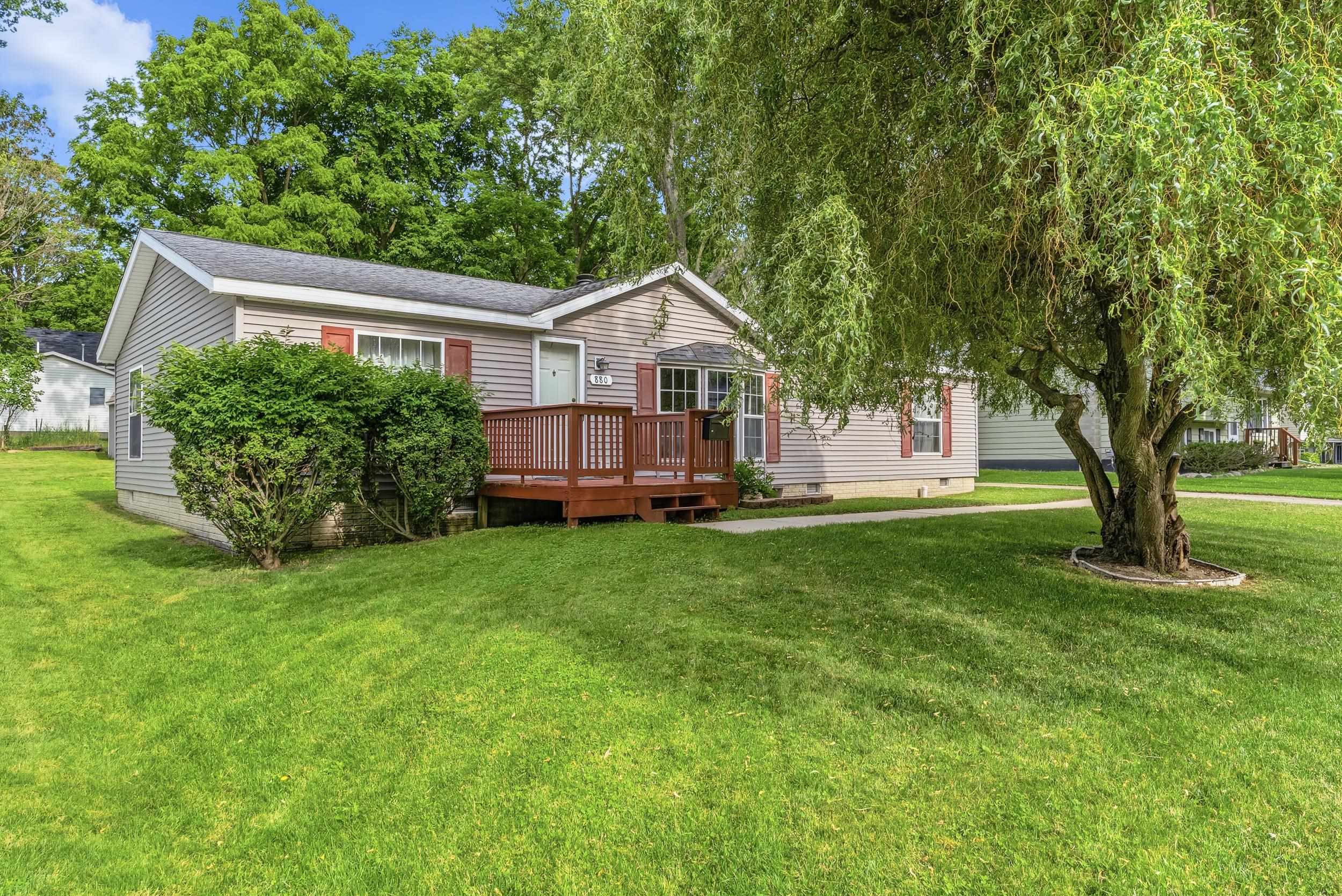 880 North East Street Fenton, MI 48430 - Photo 5 of 33 50213327-fc1e5e58-4fea-4413-a4f6-548efcdf97c1.JPG