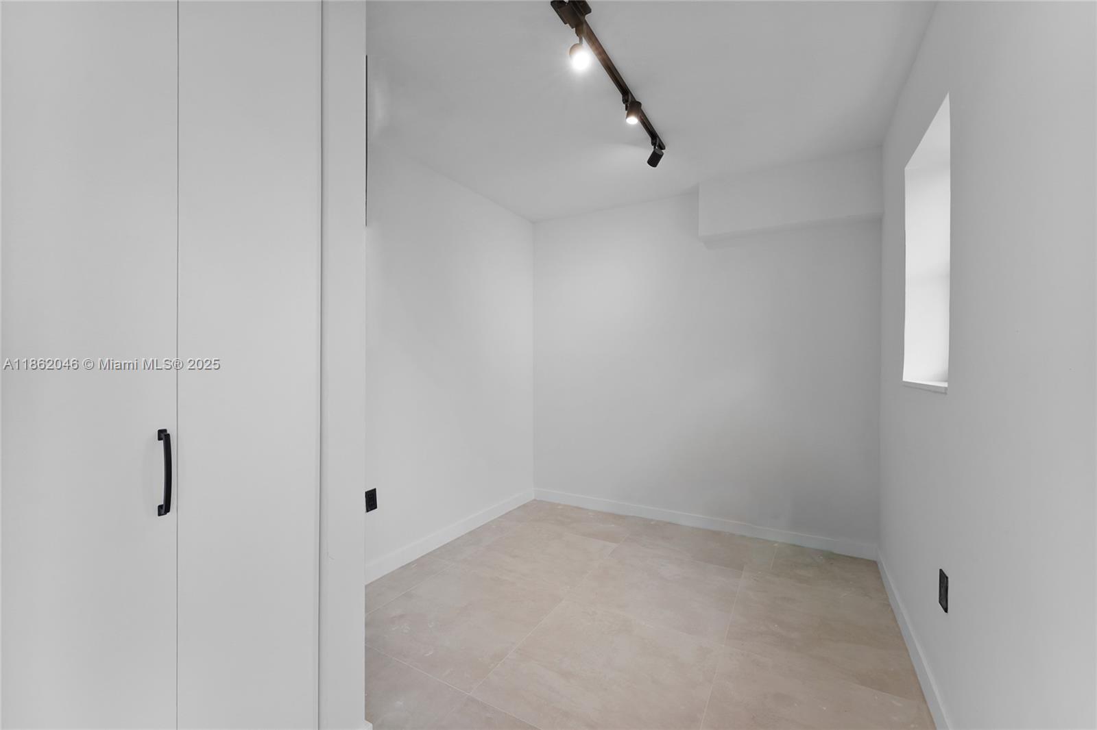 240 Collins Avenue, Unit 4A Miami Beach, FL 33139 - Photo 15 of 16 a view of small space
