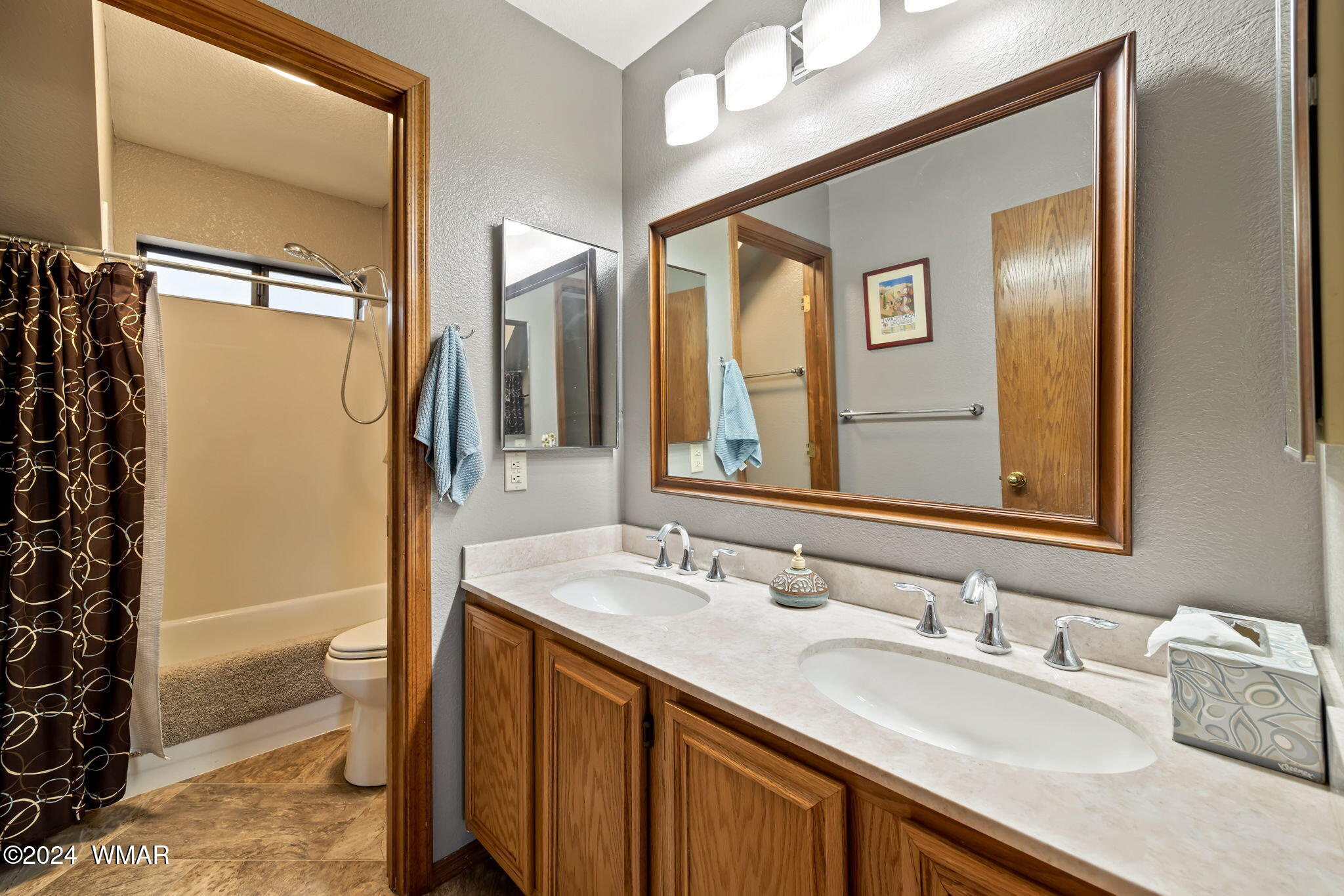 1166 Brown Road Show Low, AZ 85901 - Photo 40 of 54 Floor 3 bathroom