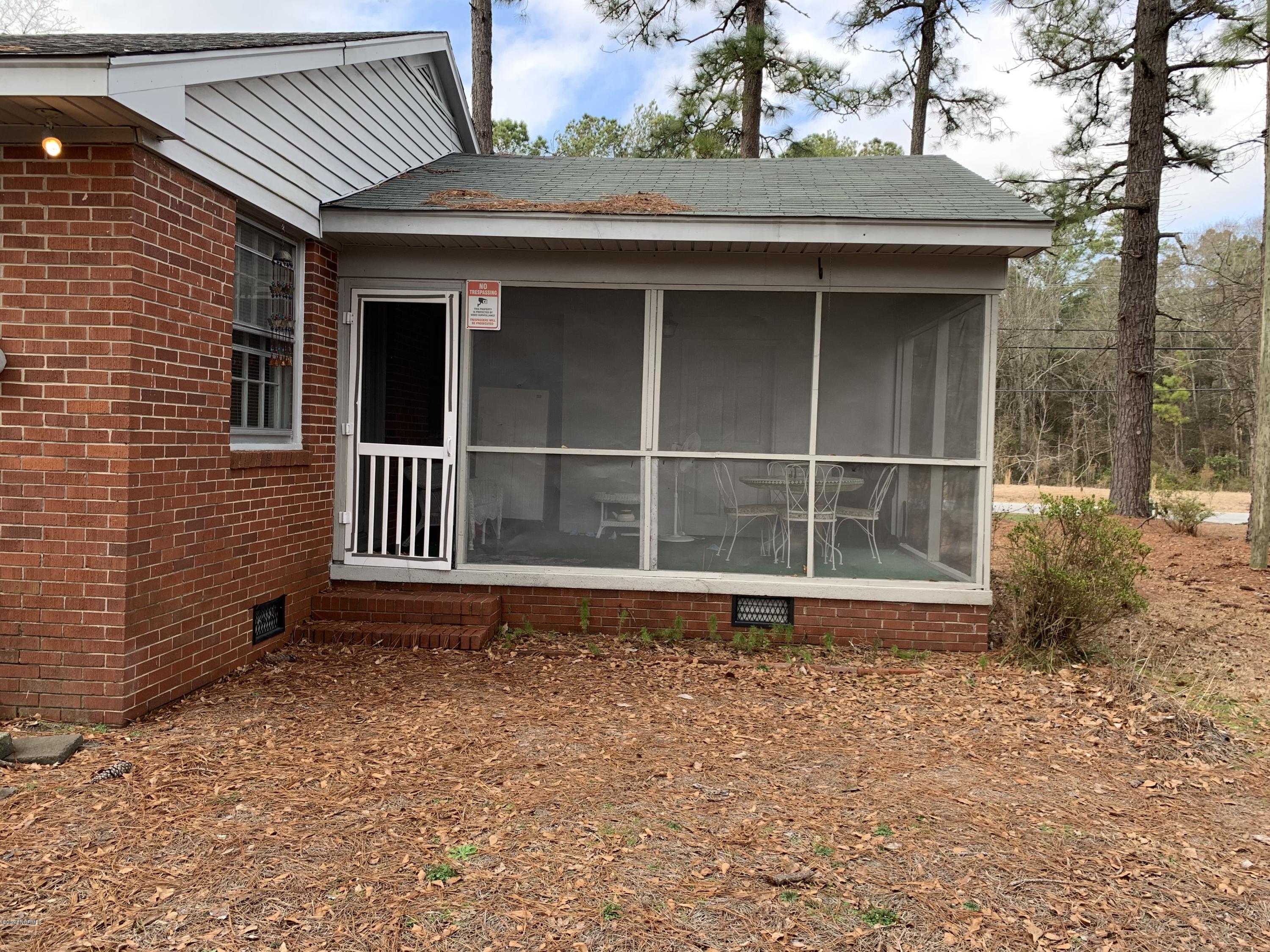 1911 Rouse Road Kinston, NC 28504 - Photo 21 of 25 Screened Porch