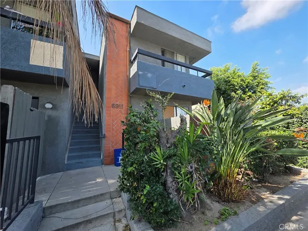 a view of a house with a plants