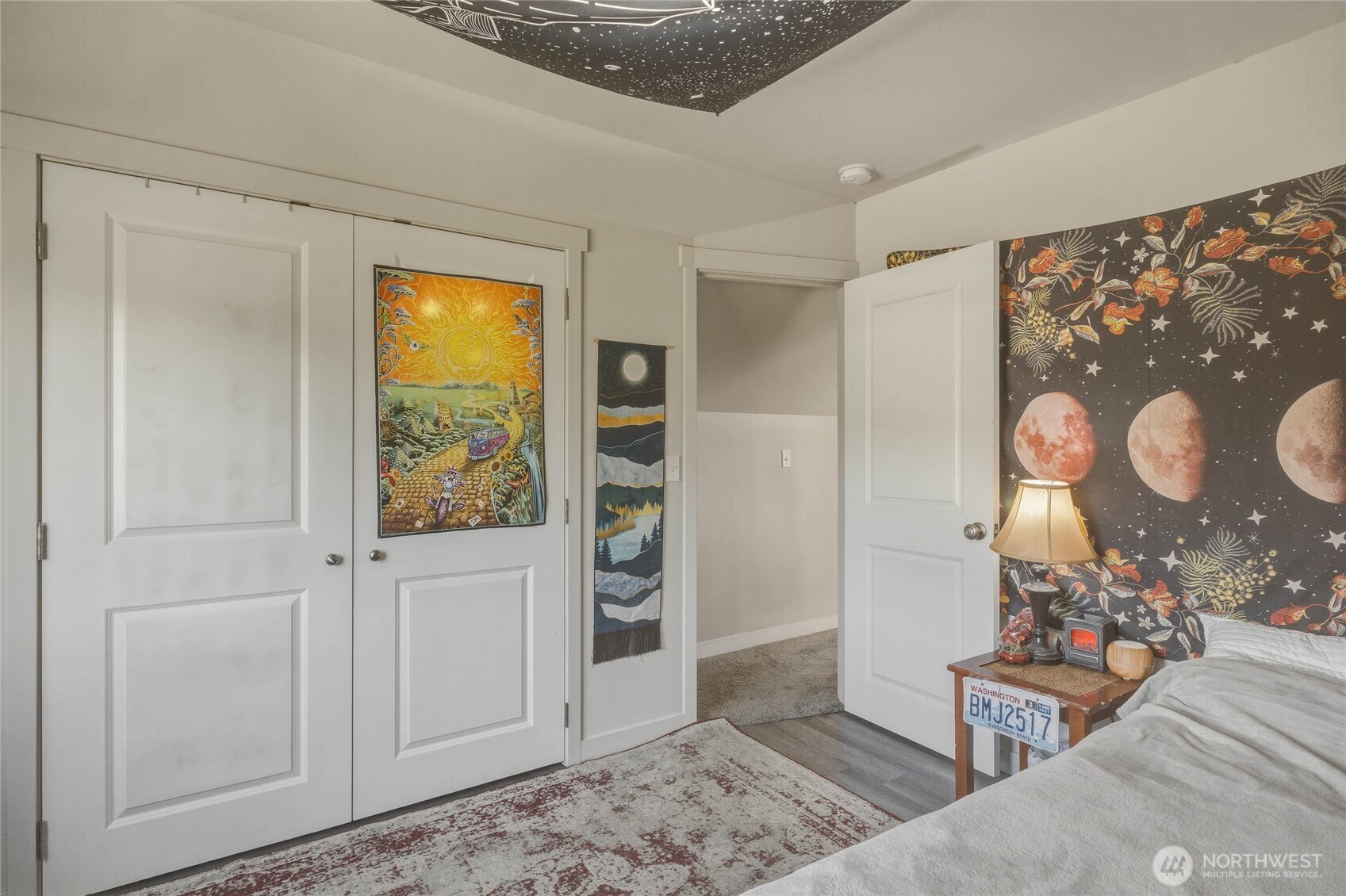 25 Sun Valley Drive Wenatchee, WA 98801 - Photo 17 of 27 hallway with wooden floor and front door