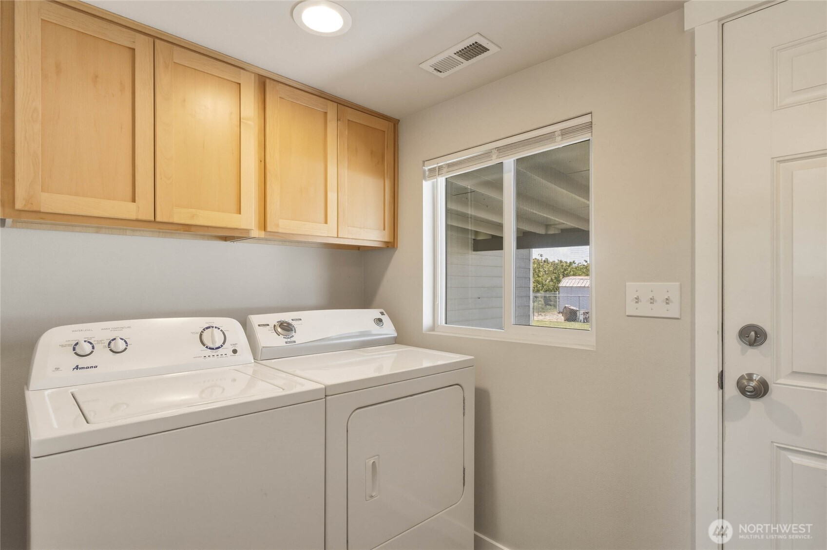 25 Sun Valley Drive Wenatchee, WA 98801 - Photo 26 of 27 a utility room with dryer and washer