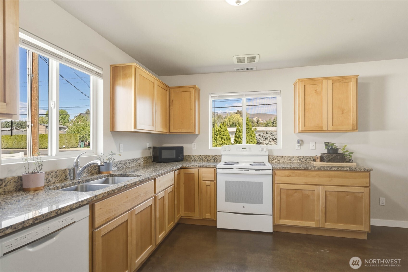 25 Sun Valley Drive Wenatchee, WA 98801 - Photo 3 of 27 a kitchen with a sink stove and cabinets