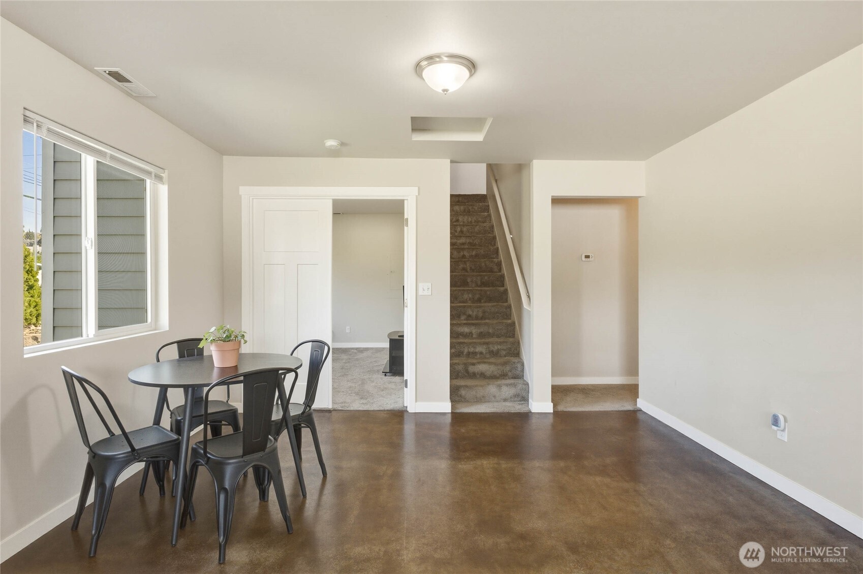 25 Sun Valley Drive Wenatchee, WA 98801 - Photo 5 of 27 a view of a dining room with furniture and window