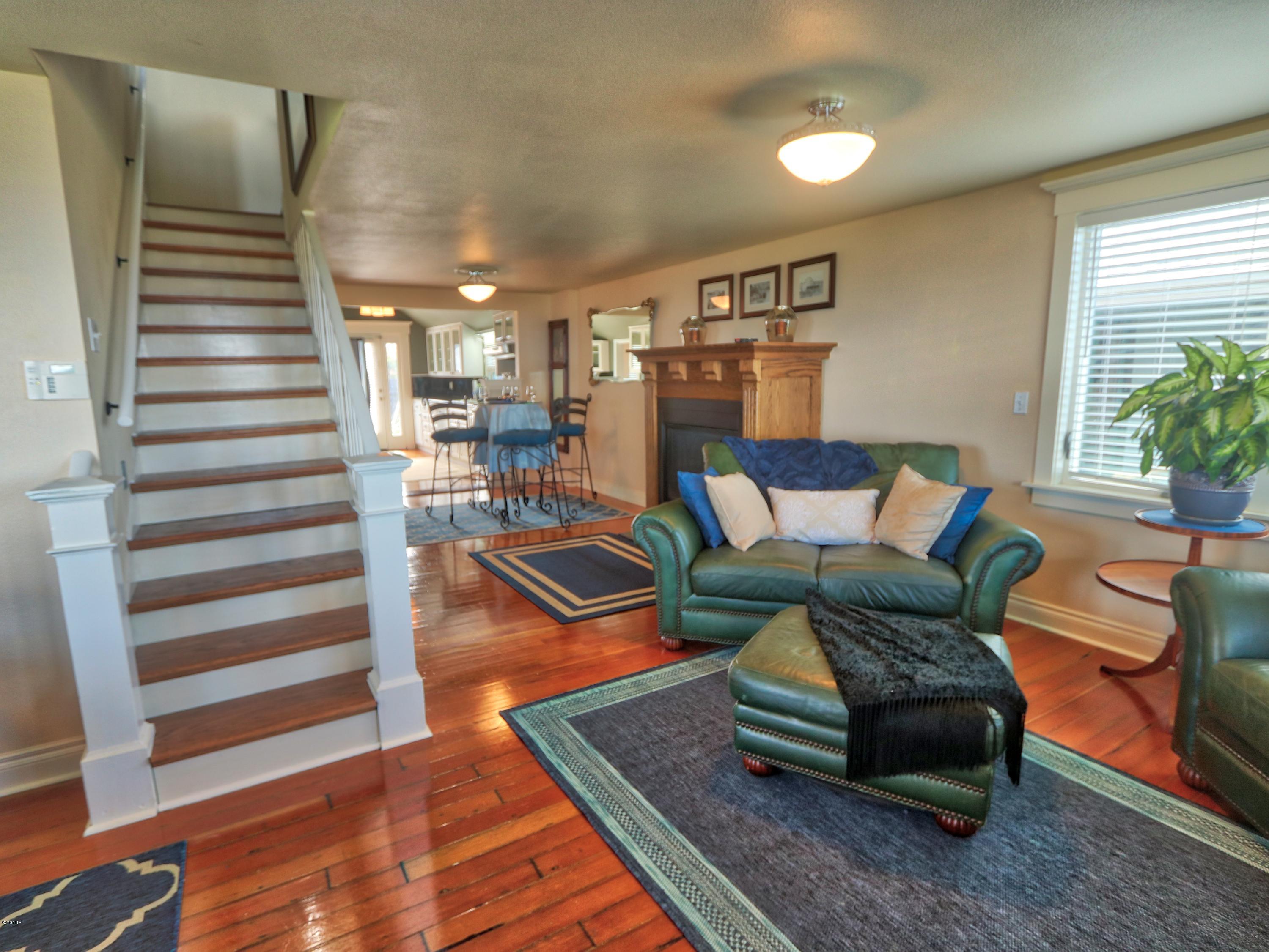 47 Southwest Hurbert Street Newport, OR 97365 - Photo 7 of 34 Living room to Kitchen