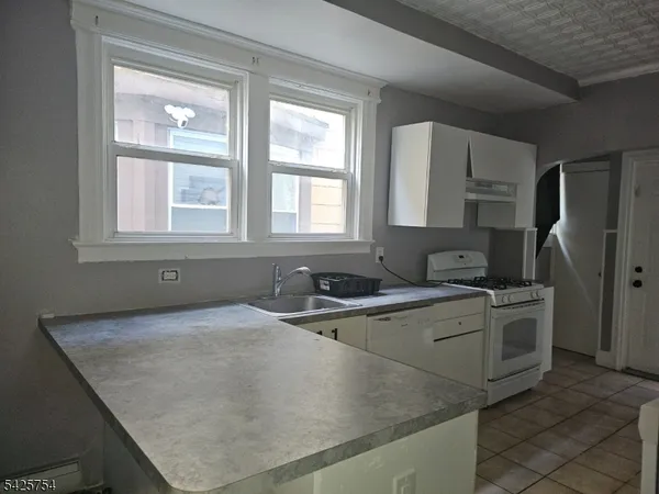 $2,100 | 234 Smith Street, Newark, NJ 07106