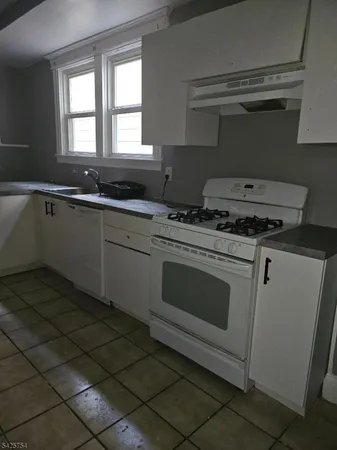 $2,100 | 234 Smith Street, Newark, NJ 07106