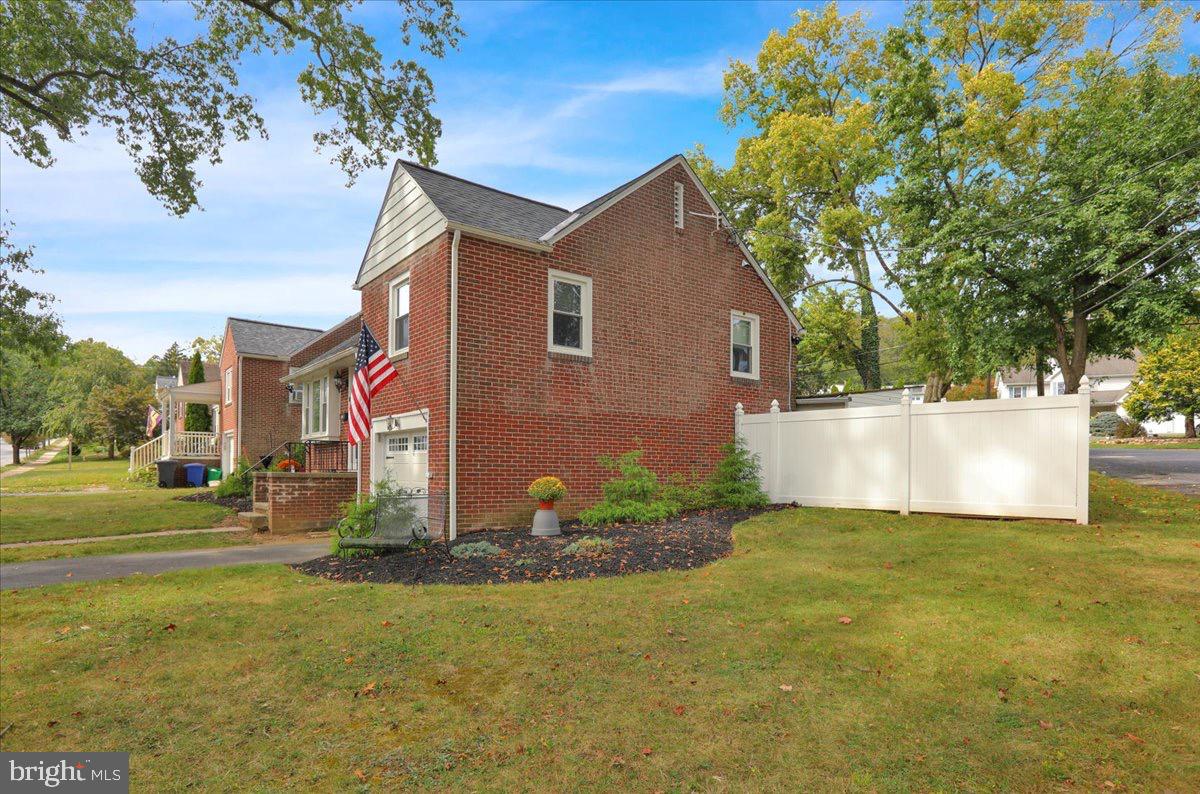 549 Meade Terrace Reading, PA 19607 - Photo 4 of 27 Gallery Image 4