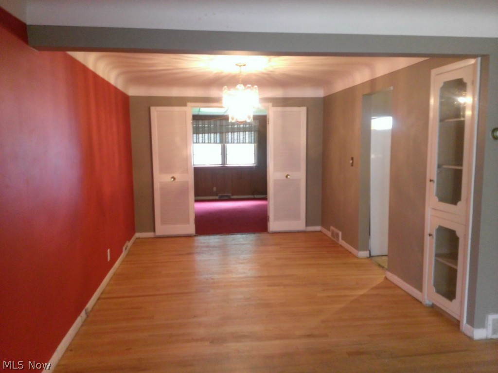 4047 Charlton Road Cleveland, OH 44121 - Photo 3 of 22 Dining room