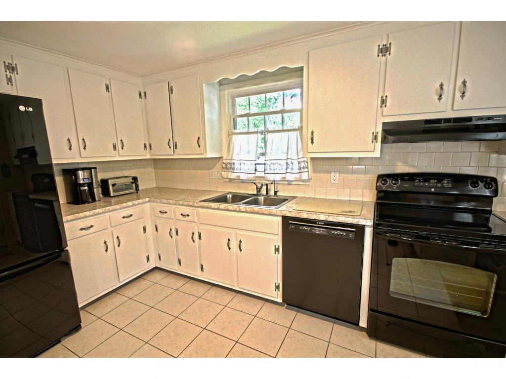 3 Nightingale Road Nashua, NH 03062 - Photo 14 of 33