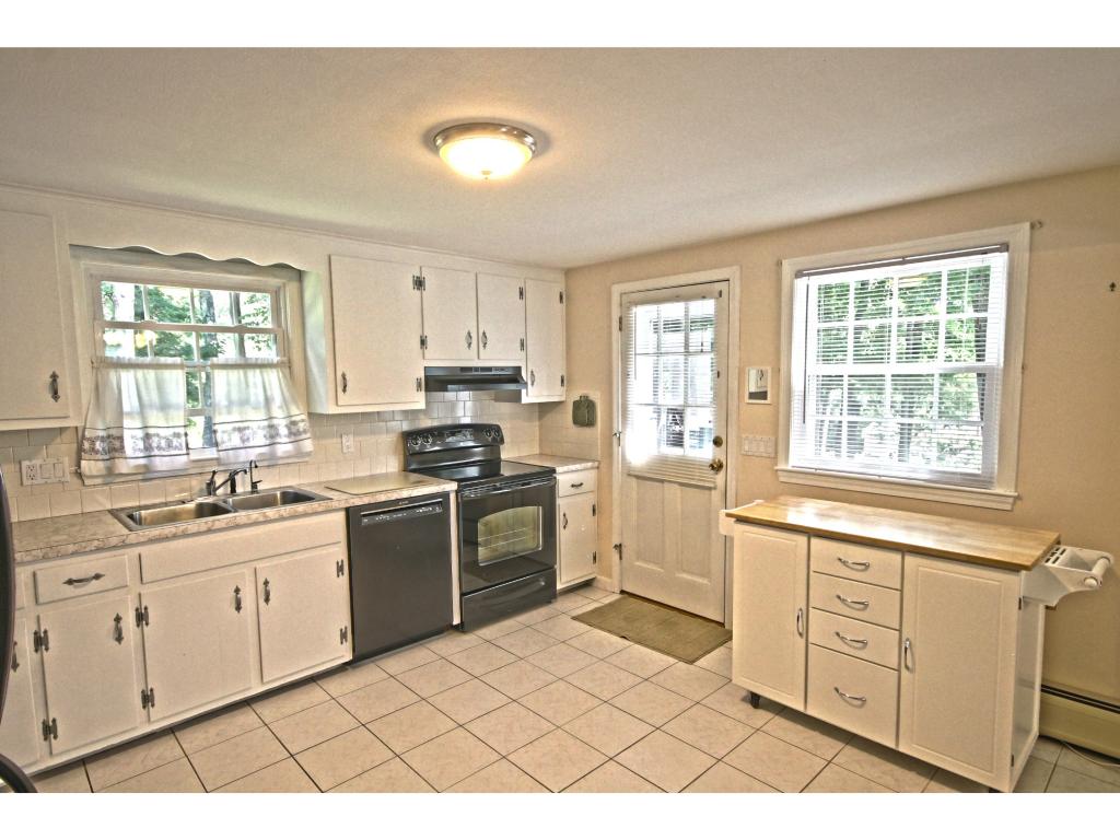 3 Nightingale Road Nashua, NH 03062 - Photo 6 of 33