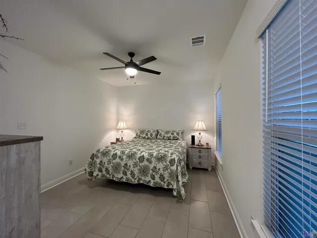 $2,400 | 721 Bellegrove Sq Avenue, Baton Rouge, LA 70810