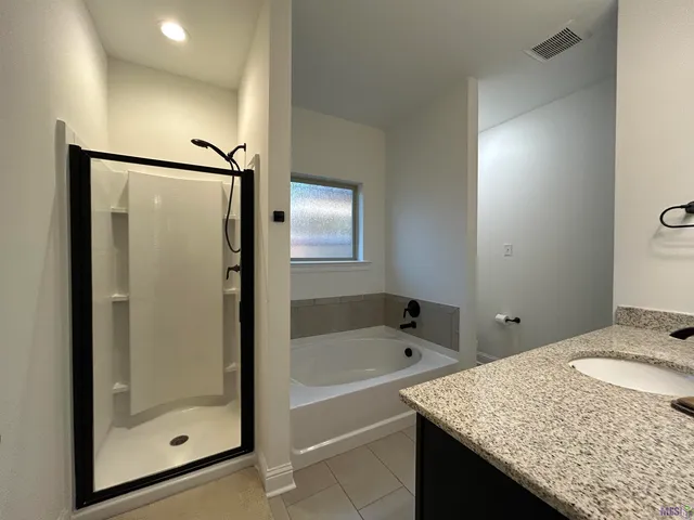 $2,400 | 721 Bellegrove Sq Avenue, Baton Rouge, LA 70810