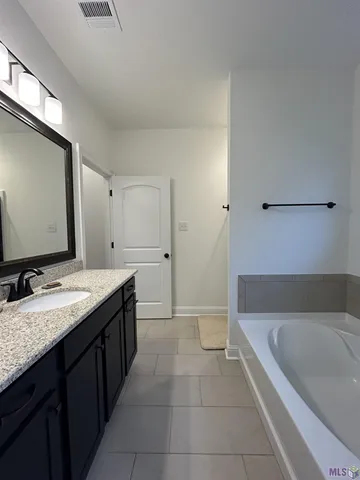 $2,400 | 721 Bellegrove Sq Avenue, Baton Rouge, LA 70810