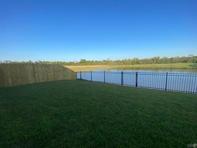 $2,400 | 721 Bellegrove Sq Avenue, Baton Rouge, LA 70810