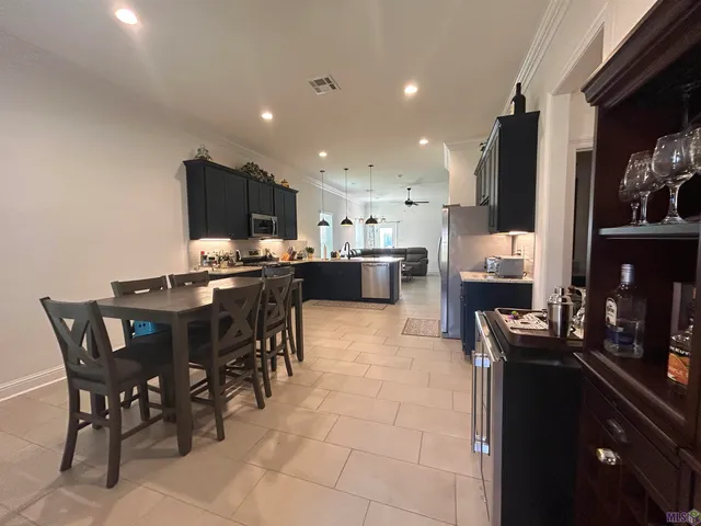 $2,400 | 721 Bellegrove Sq Avenue, Baton Rouge, LA 70810