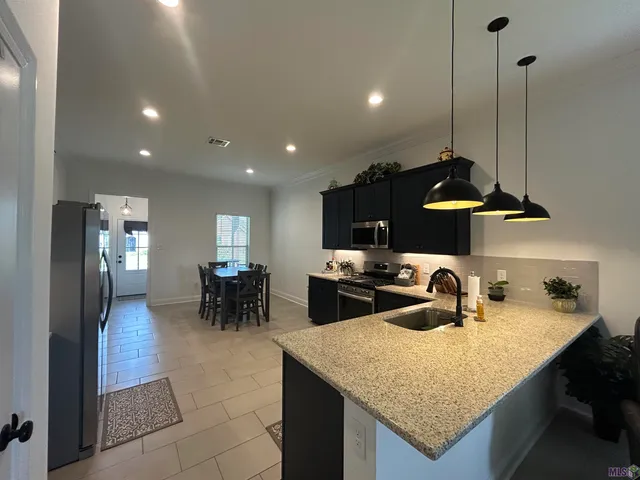 $2,400 | 721 Bellegrove Sq Avenue, Baton Rouge, LA 70810