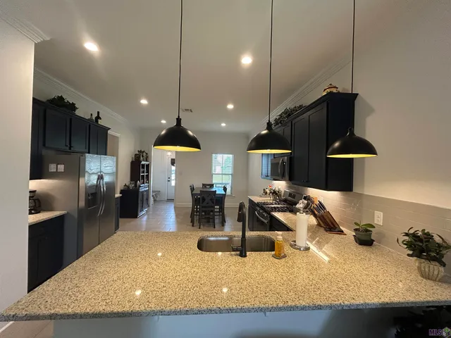 $2,400 | 721 Bellegrove Sq Avenue, Baton Rouge, LA 70810