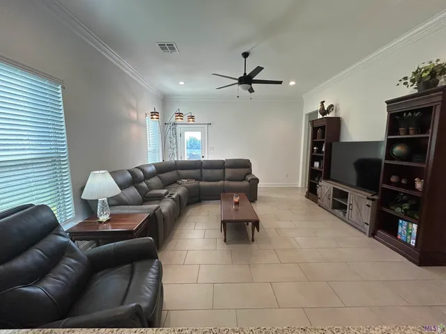 $2,400 | 721 Bellegrove Sq Avenue, Baton Rouge, LA 70810