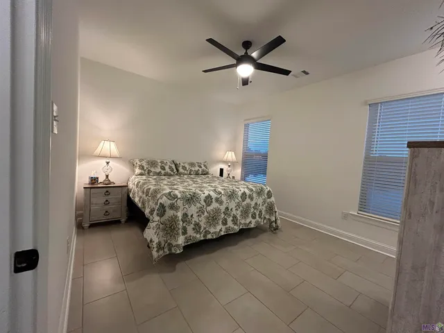 $2,400 | 721 Bellegrove Sq Avenue, Baton Rouge, LA 70810