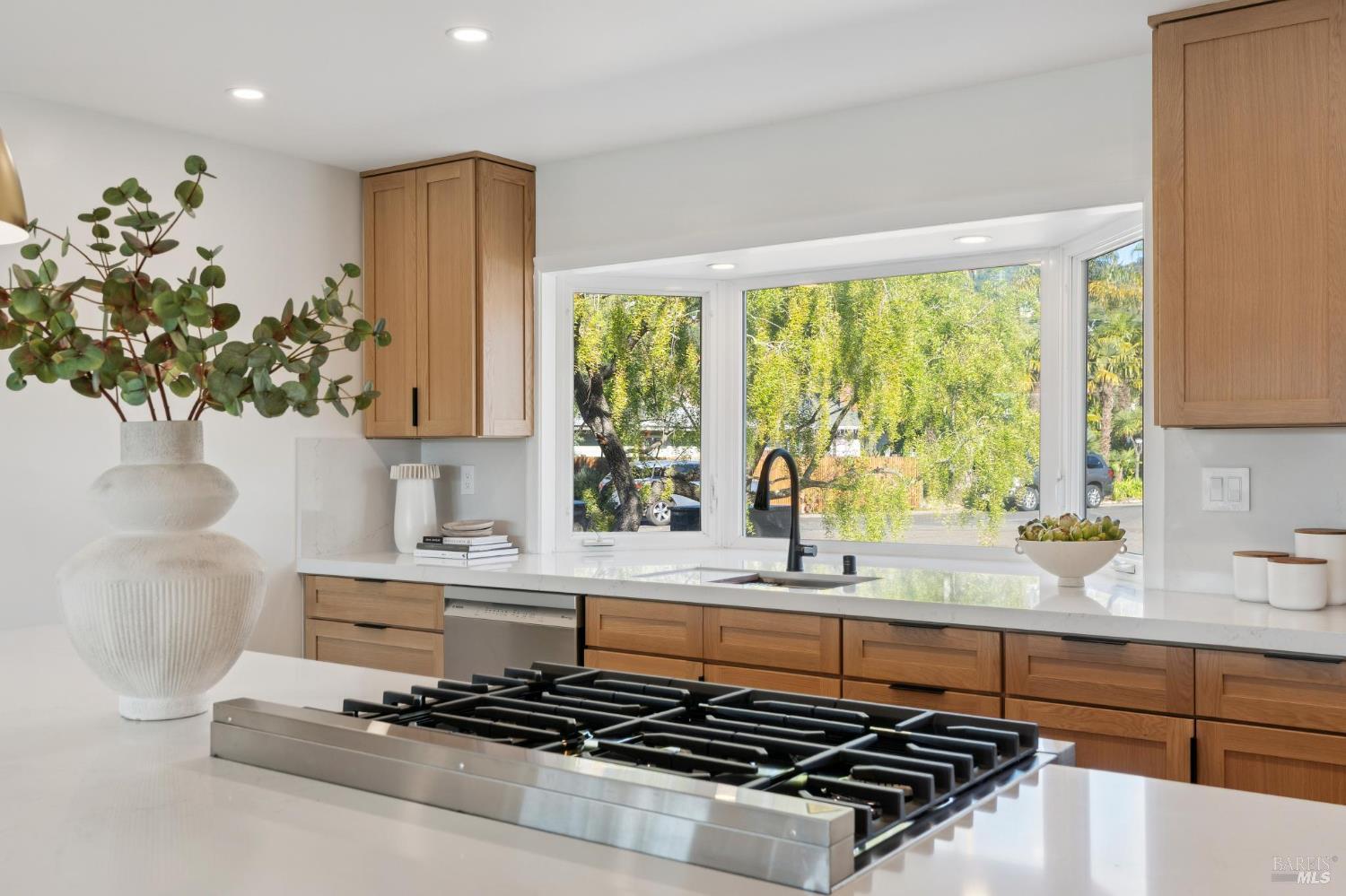 44 Summit Avenue San Rafael, CA 94901 - Photo 17 of 65