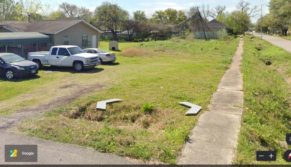 1018 Calloway Street Houston, TX 77029 - Photo 2 of 8 a front view of a house with garden