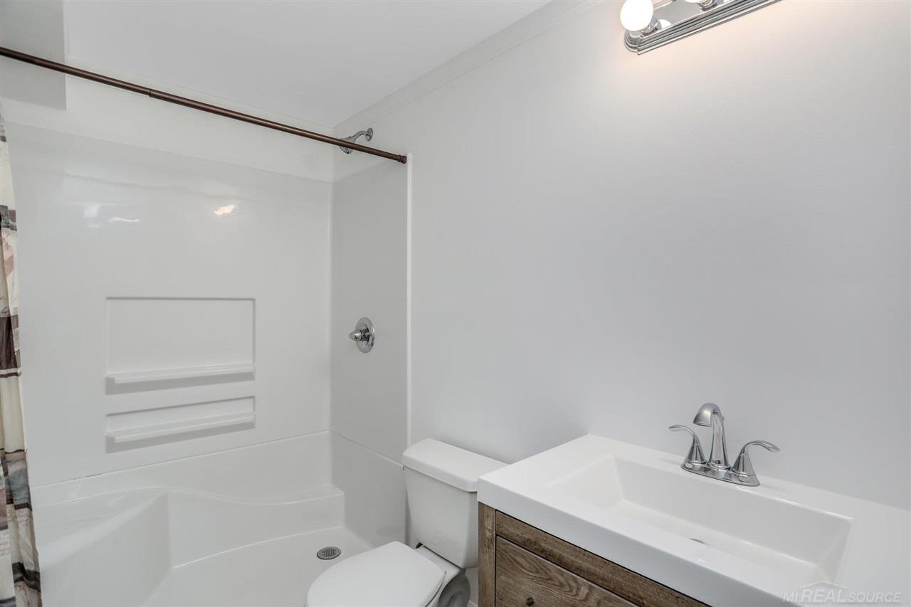 109 Fraser Street Rochester, MI 48307 - Photo 24 of 33 50062544-23.JPG