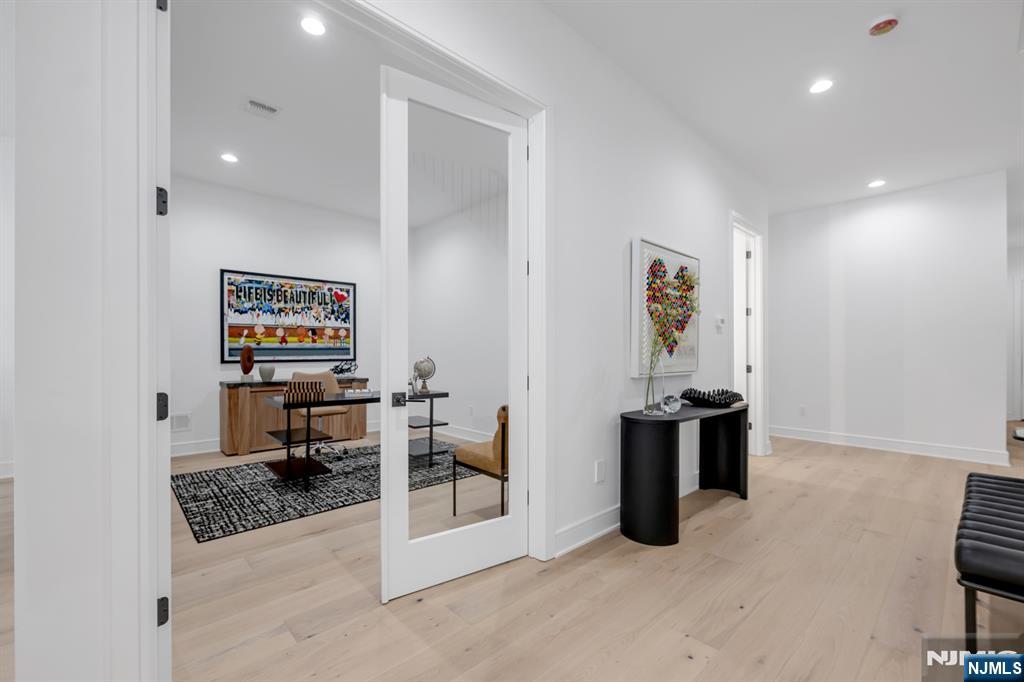 27 Feldman Court Paramus, NJ 07652 - Photo 14 of 46