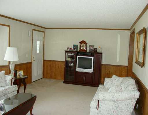 43 Lane F Coventry, RI 02816 - Photo 4 of 8 Living Room.